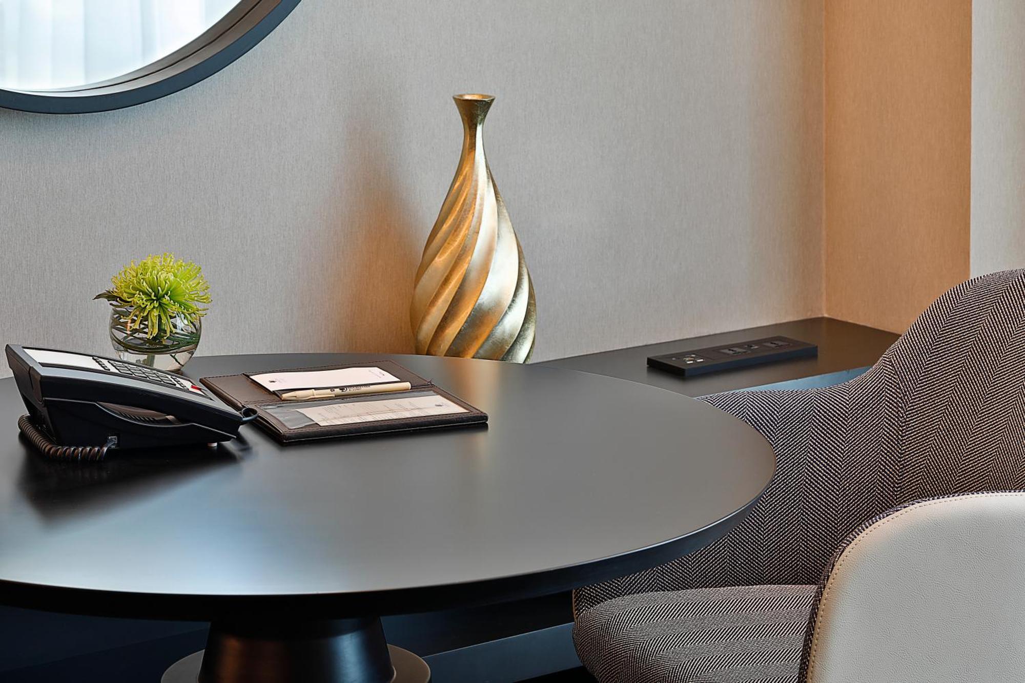 Deluxe King Room with Balcony and Burj View